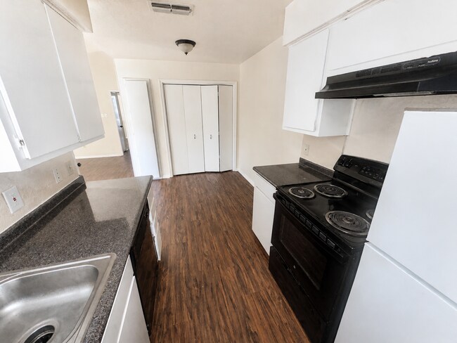 Building Photo - 3125 Tudor Ln