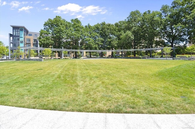Building Photo - Chic Two-Level Condo in Prime SW Waterfront Location