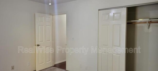 Building Photo - 1267 SW Ironwood Dr