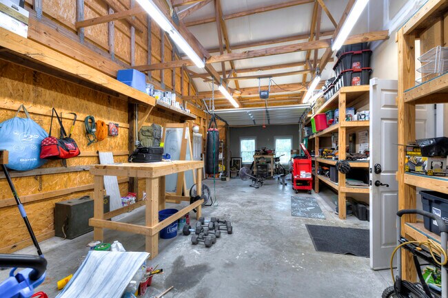 Building Photo - 930 Loring Mill Rd