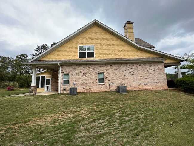 Building Photo - Riegel Pointe