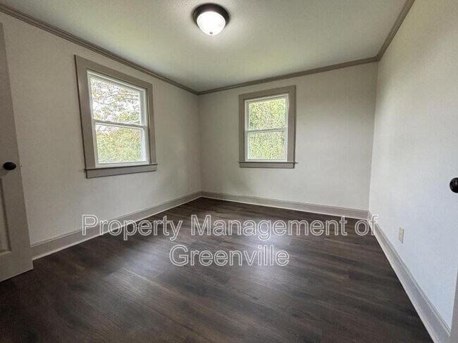 Building Photo - 621 Hayes Rd