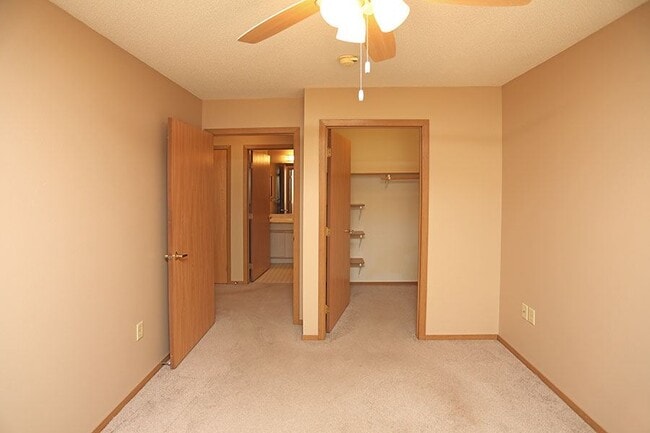 Building Photo - SUTTON PLACE APARTMENTS