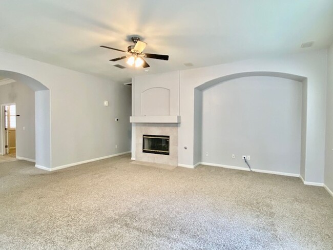 Building Photo - CLEAN AND SPACIOUS 4 BED, 2 BATH, 3 CAR GA...