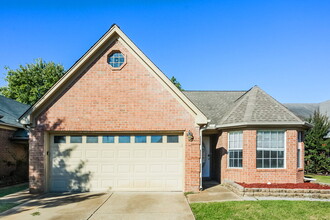 Building Photo - 7653 Fox Hunt Dr E