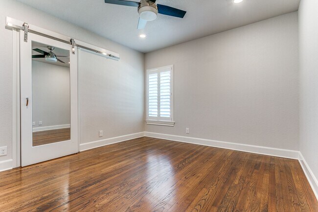 Building Photo - 488-EO