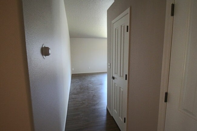 Building Photo - $500 OFF First Month Rent | 12 Month Lease | Huntington Meadows