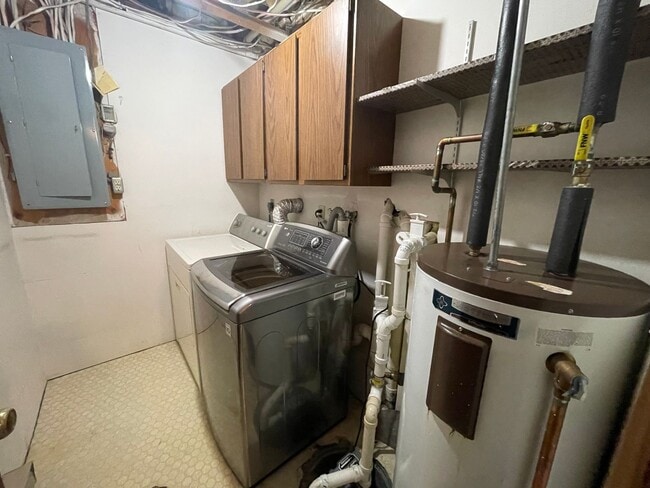 Building Photo - 2 bd/1.5 Bath Townhome FOR RENT!!