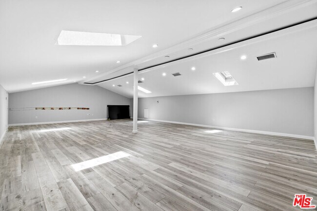 Building Photo - 12643 Archwood St