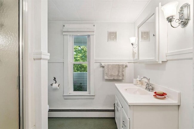 Building Photo - 137-139 North Main Street