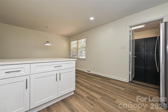 Building Photo - 5121 Farm Pond Ln