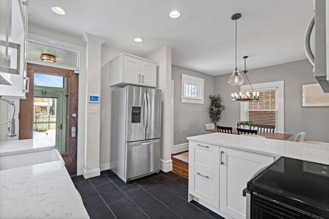 Building Photo - 1511 Hamlet St