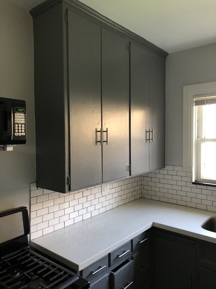 Kitchen - 1950 Cedar Ave
