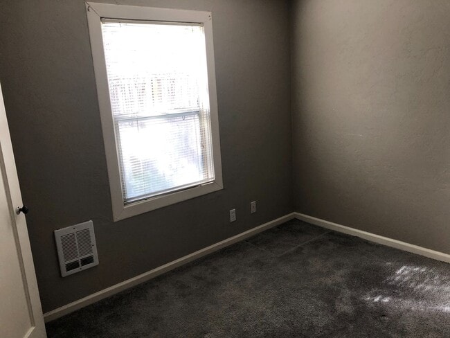 Building Photo - Cute 1 bedroom apartment in a great neighborhood!