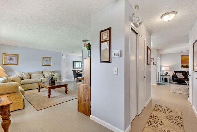 Building Photo - 7725 Indian Ridge Trail N