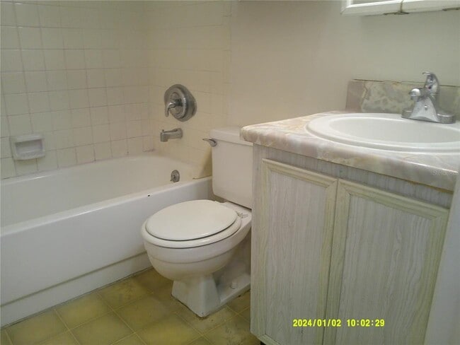 Building Photo - 71 Lake Villa Way