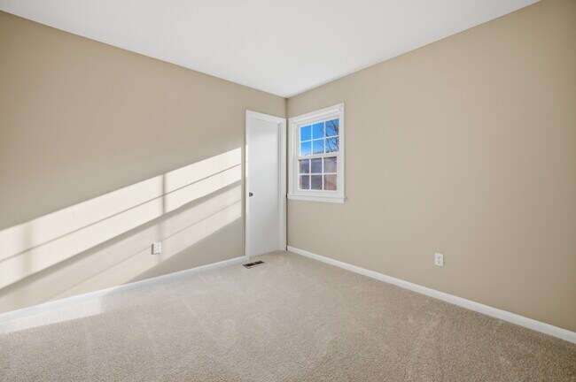 Building Photo - 1210 Pansy St