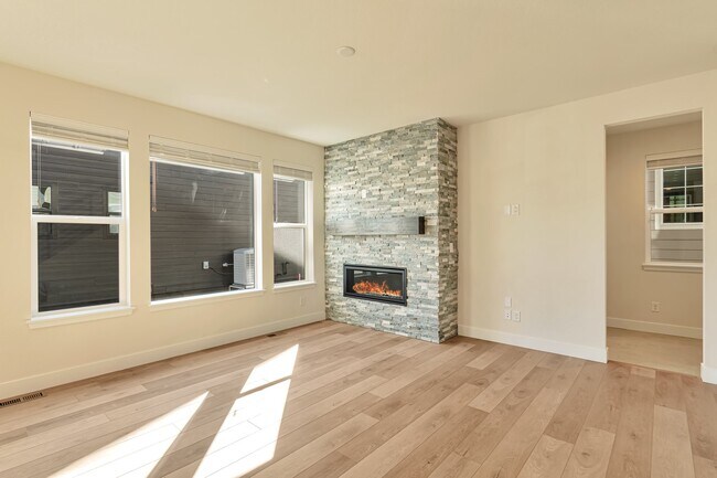 Building Photo - 394 Blackfoot St