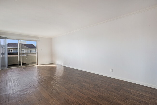 Building Photo - Hollywood Sycamore