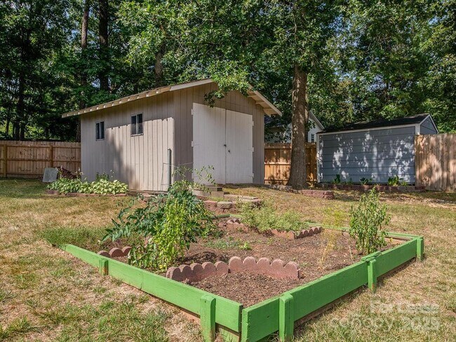 Building Photo - 325 Clearbrook Rd