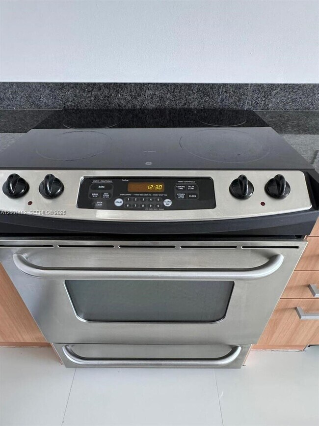 Building Photo - 350 S Miami Ave