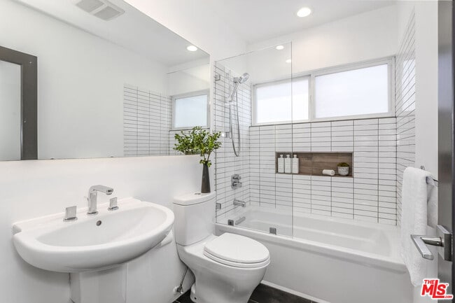 Building Photo - 9834 Wanda Park Dr