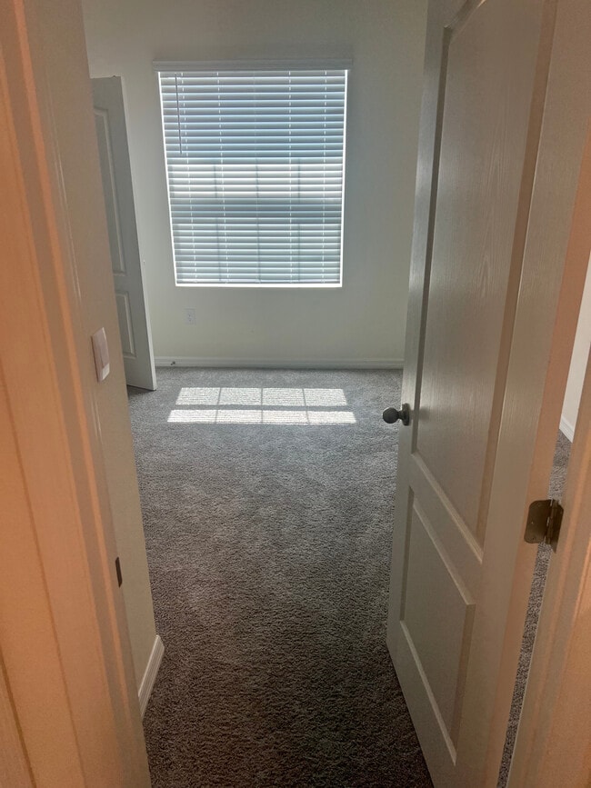 Building Photo - 1375 Isleta Lp