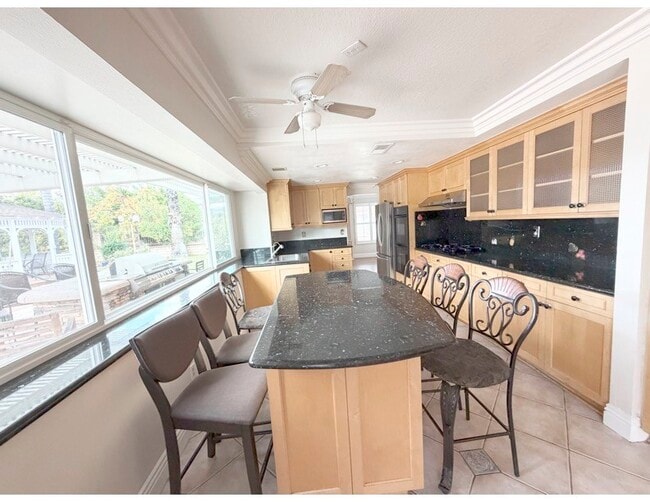 Building Photo - 19852 E Round Hill Ln