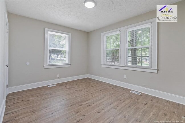 Building Photo - 207 S Windsor Dr