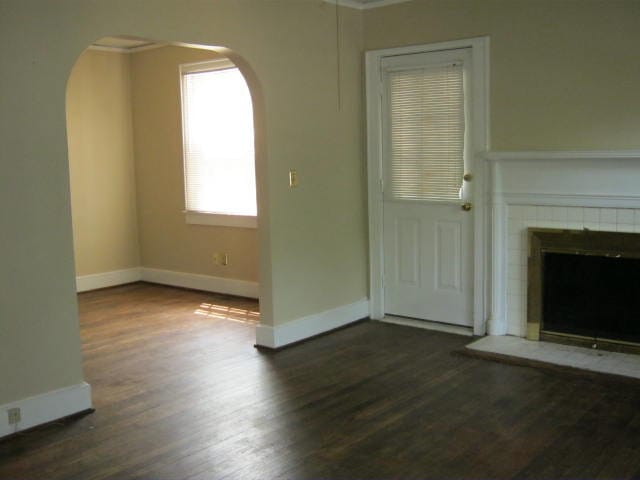 Building Photo - Move In Special! Cute Rosewood Bungalow