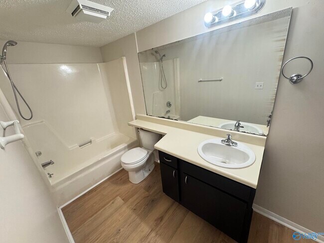 Building Photo - 6622 Willow Pointe Dr NW