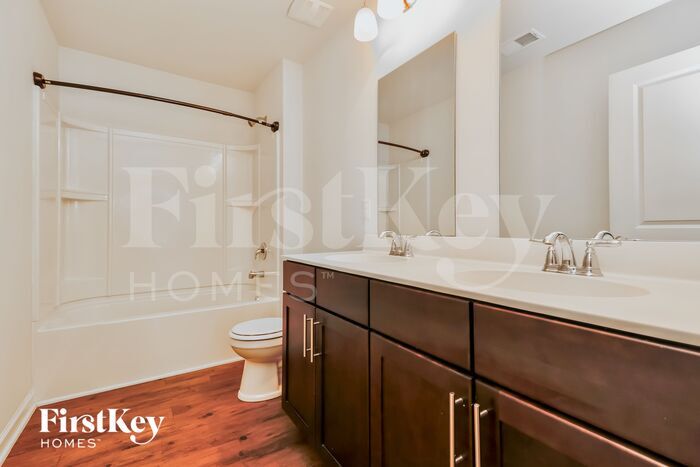 Building Photo - 4845 Hawkins Dr