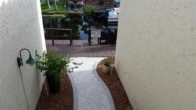 Building Photo - 2587 Cyprus Dr