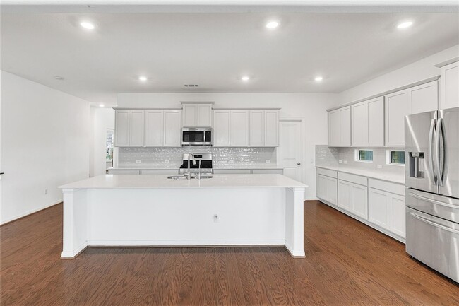 Building Photo - 133 Lenera Dr