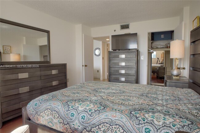 Building Photo - 210 174th St