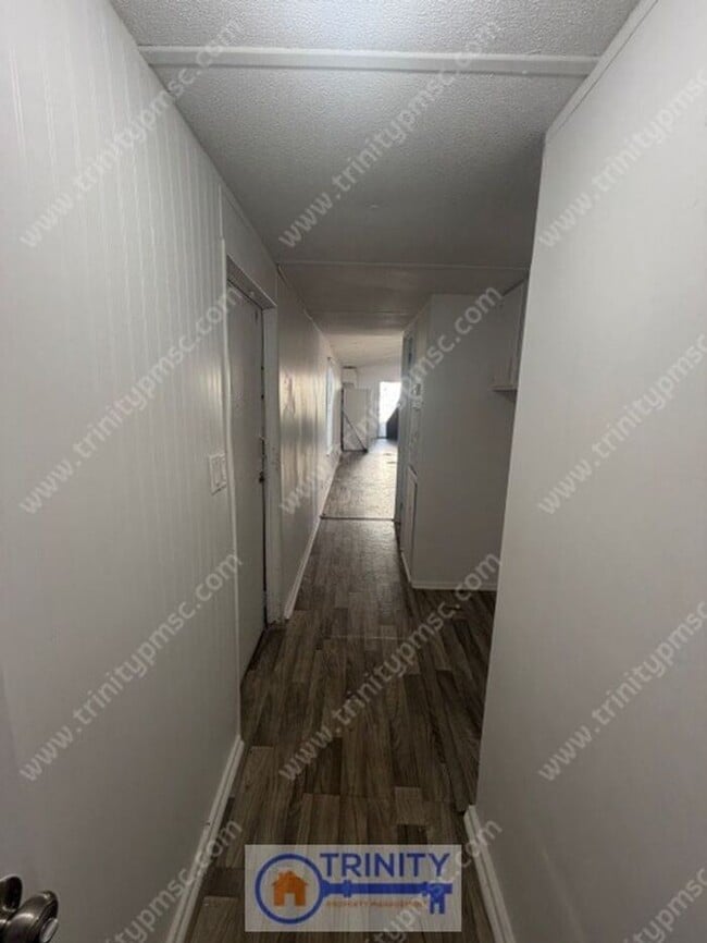 Building Photo - Ready Now! Cute two bed mobile home in Greenville!