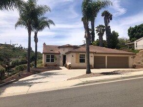 Building Photo - Gorgeous Escondido Home With Amazing View
