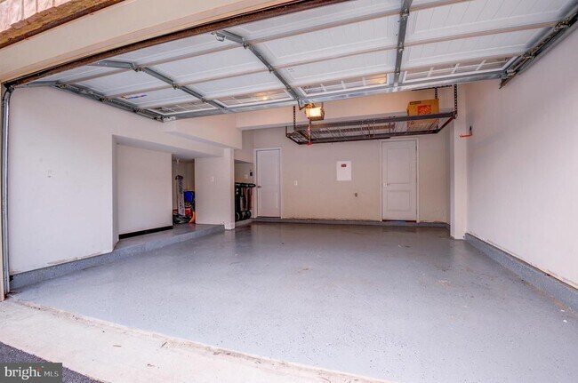 Building Photo - 25019 Cambridge Hl Ter