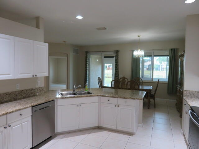 Building Photo - 589 Waverly Cir