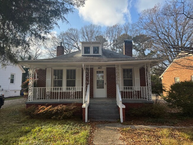 Primary Photo - 1 Bedroom House on Oberlin Rd. in Raleigh