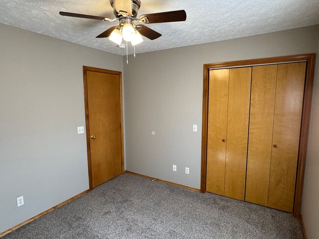 Building Photo - 4 Bedrooms! 2 Bathrooms! Republic!  $1495