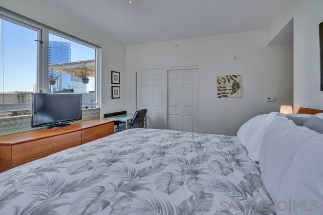 Building Photo - 1240 India St