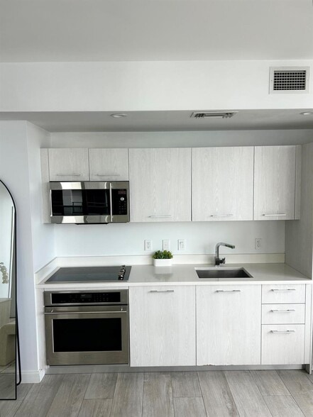 Building Photo - 55 SW 9th St