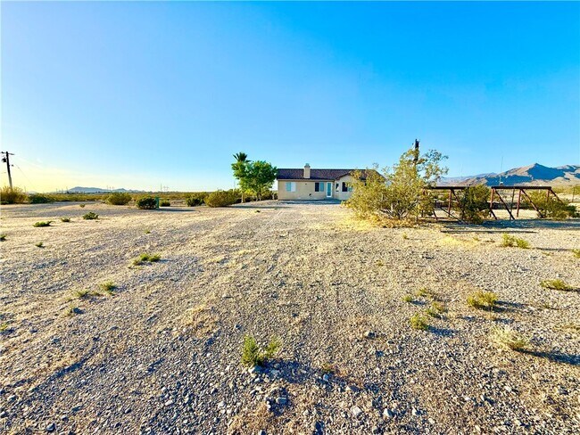 Building Photo - 4467 E Dandelion St