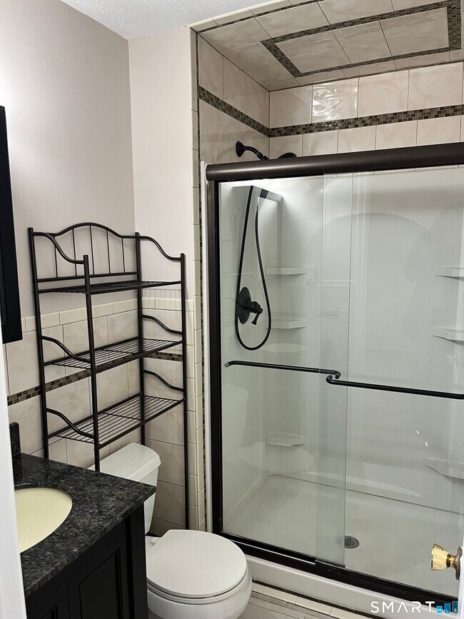 Building Photo - 25 Padanaram Rd