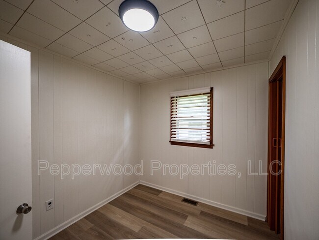 Building Photo - 410 Peachtree Ln