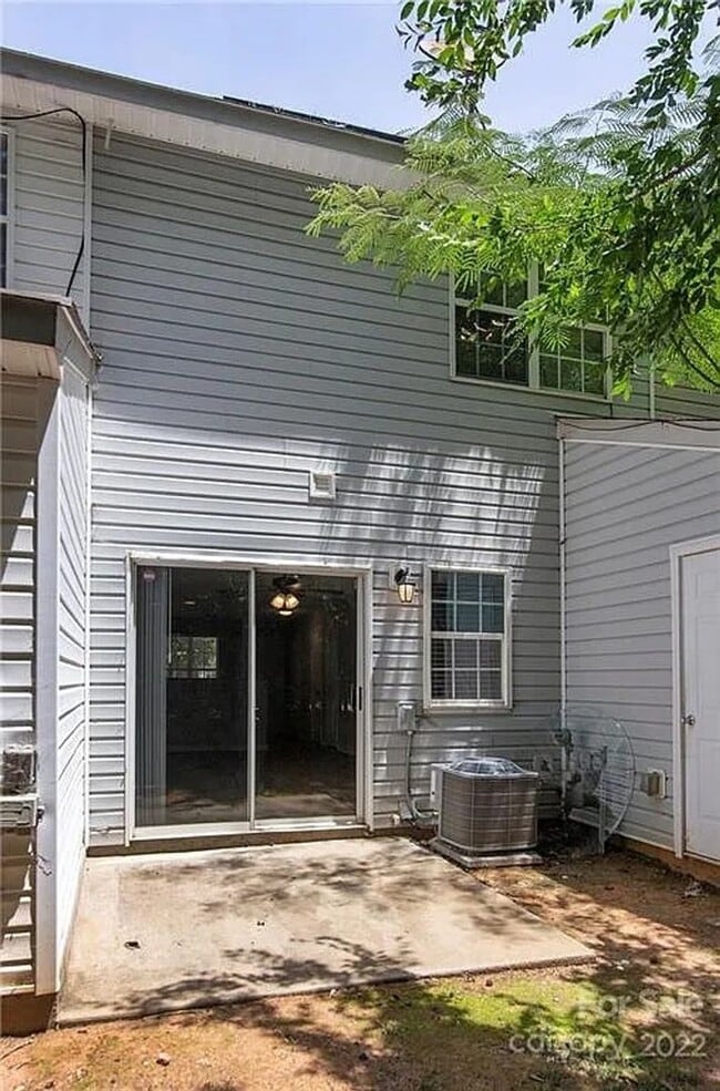 Building Photo - Charming 2BR Townhome in Charlotte