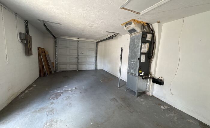 Building Photo - 5912 Della Dr