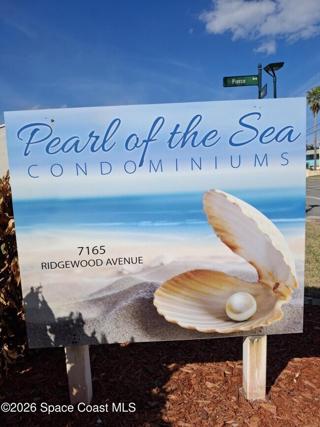 Building Photo - 7165 Ridgewood Ave