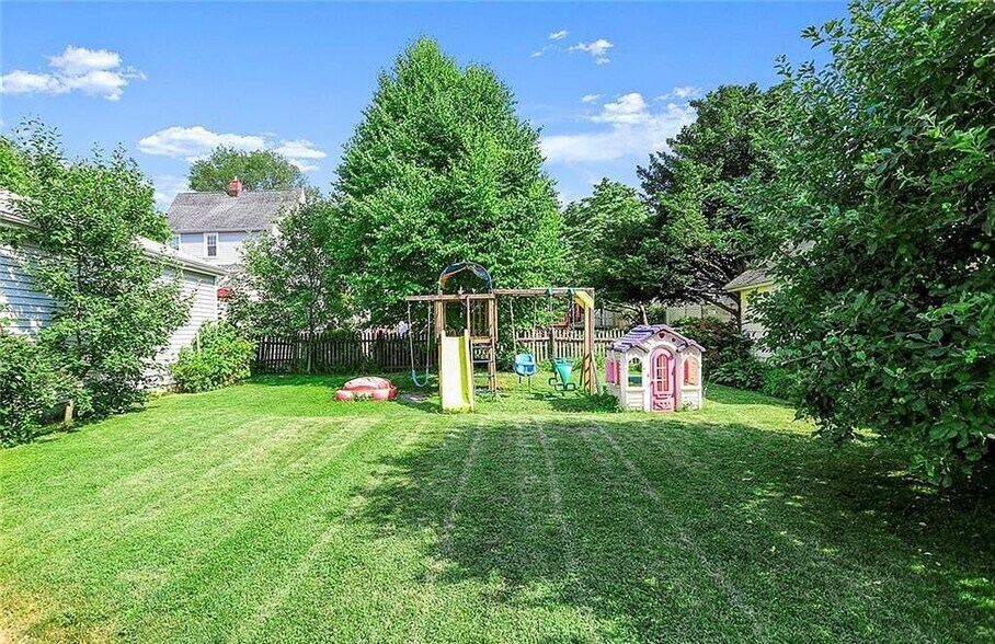 Building Photo - 49 Newman Pl